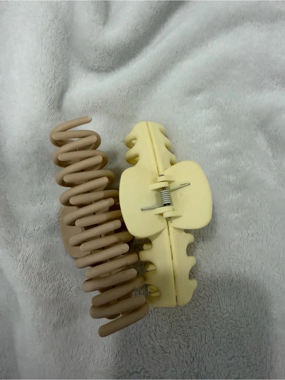 Jumbo Hair Claw Clip Duo - Beige & Pale Yellow